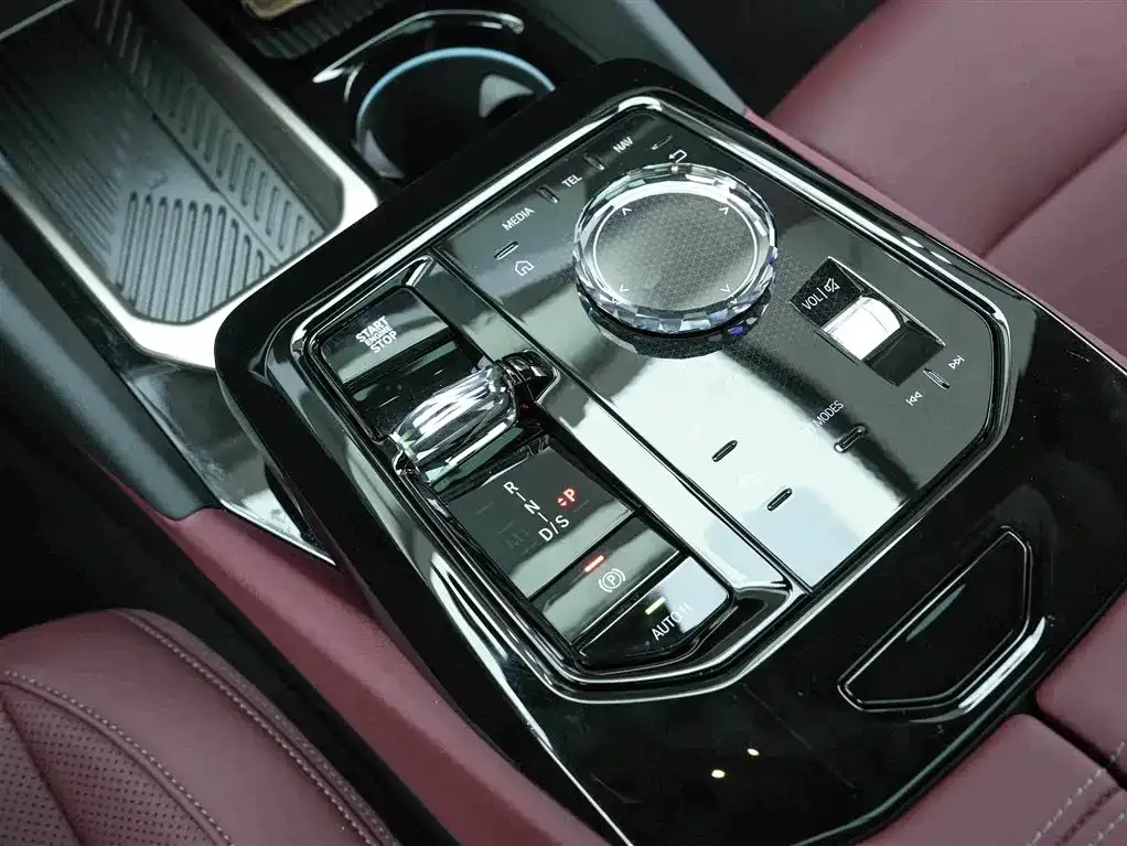 BMW 5 Series — фото 10