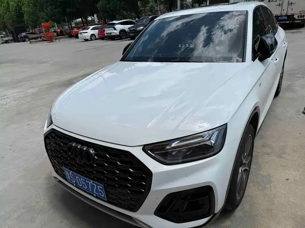 Audi Q5L Sportback — фото 1