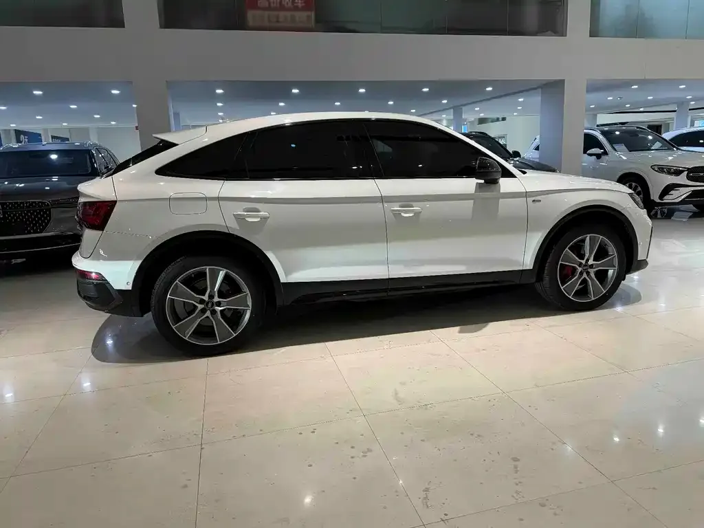 Audi Q5L Sportback — фото 4
