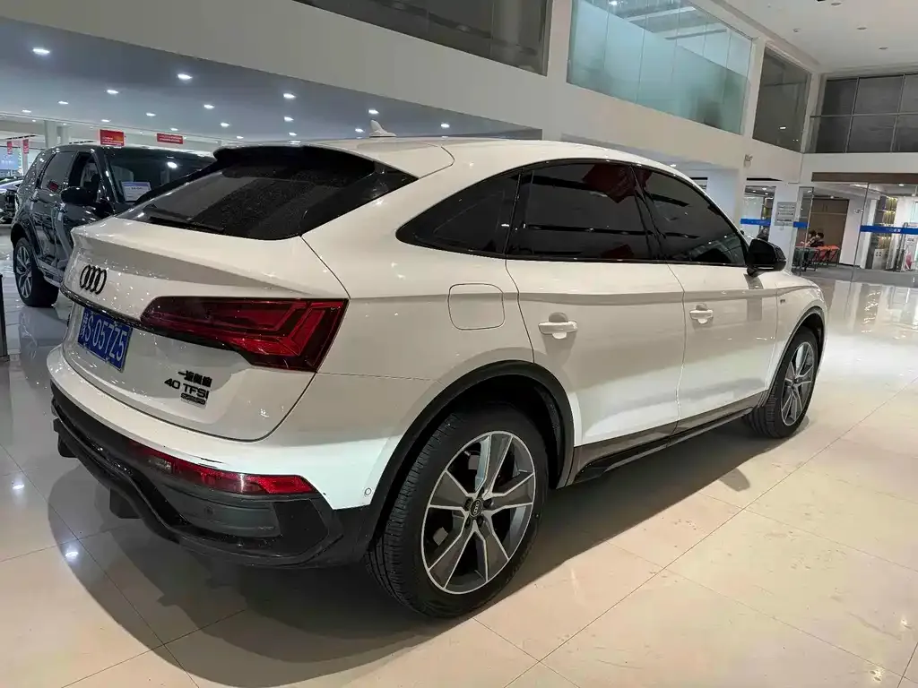 Audi Q5L Sportback — фото 3