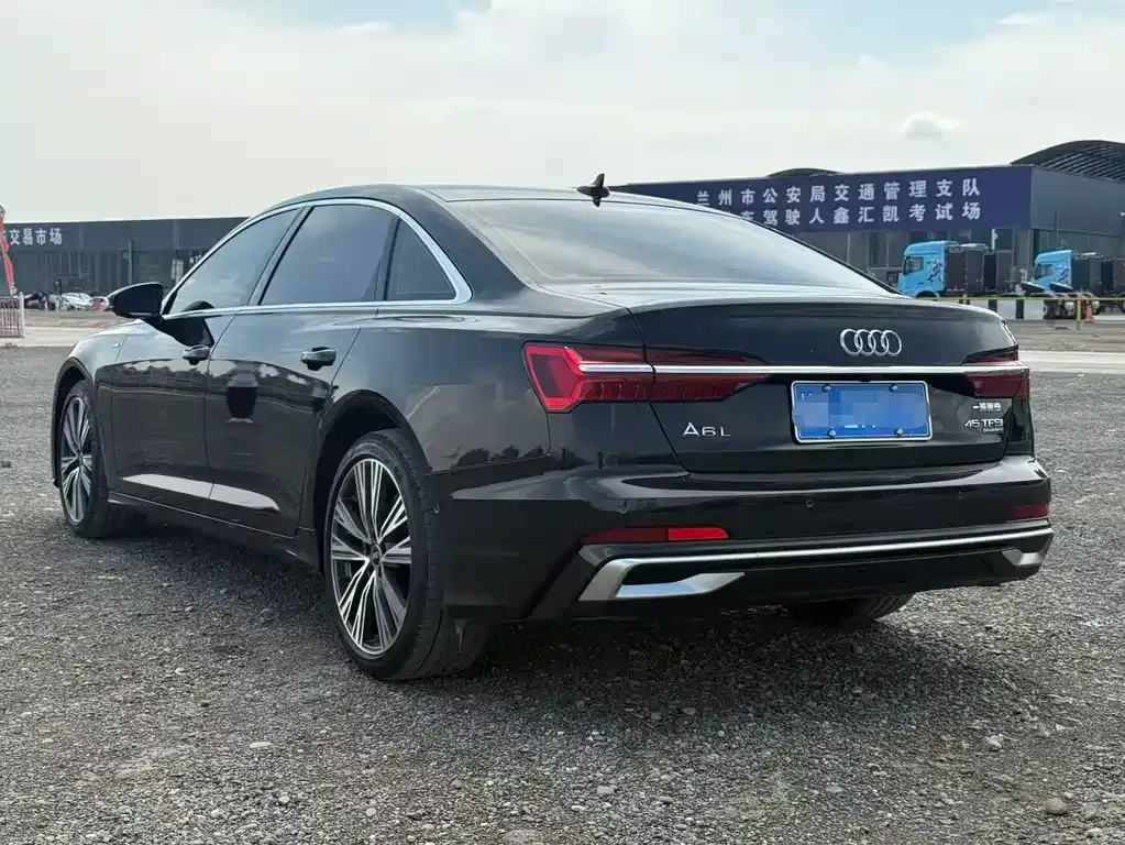 Audi A6L — фото 9
