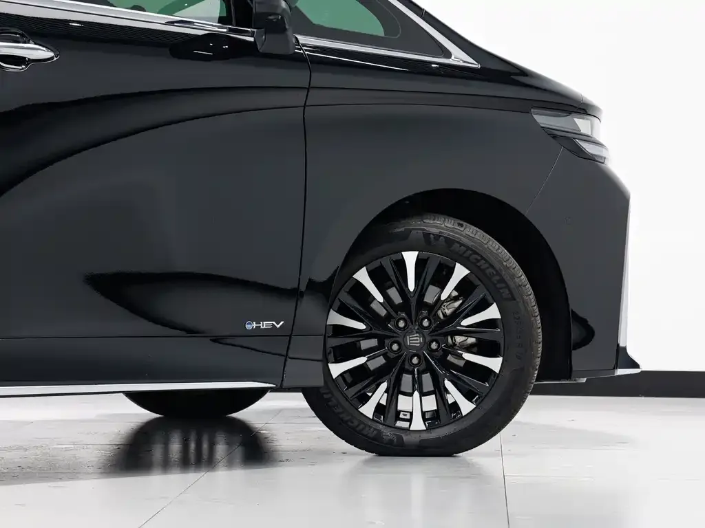 Toyota Vellfire — фото 7
