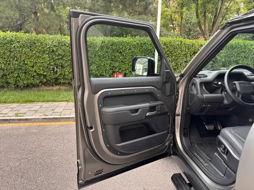 Land Rover Defender — фото 10