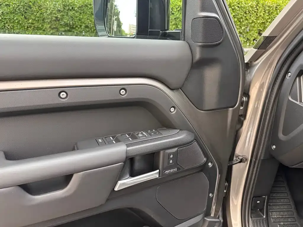Land Rover Defender — фото 9