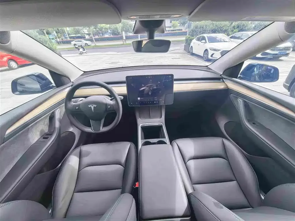 Tesla Model Y — фото 4