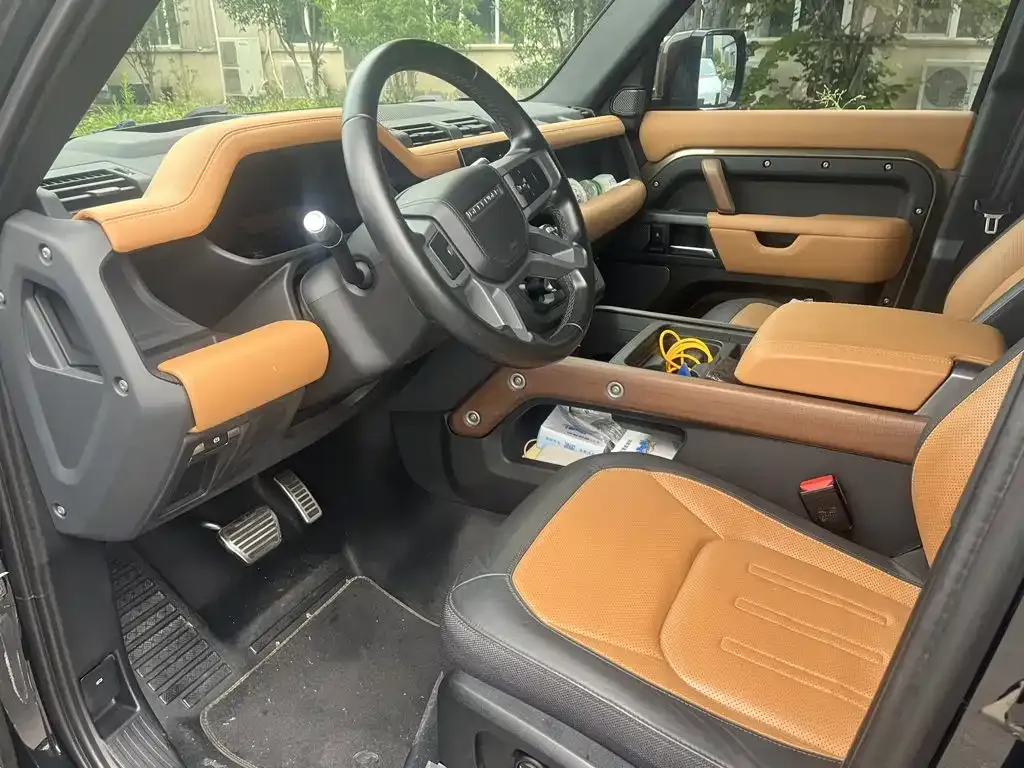 Land Rover Defender — фото 1