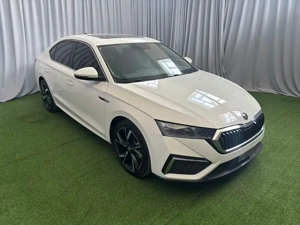 Skoda Octavia — фото 2