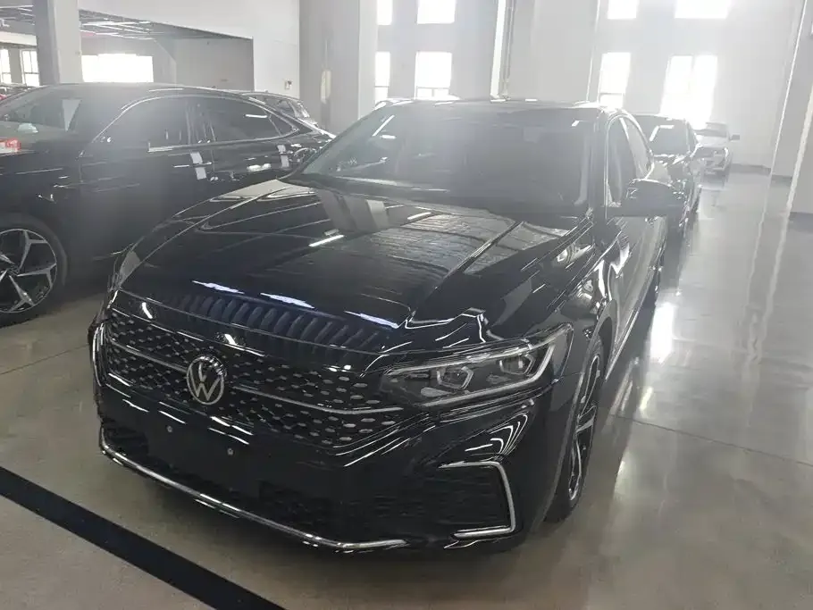 Volkswagen Passat — фото 1