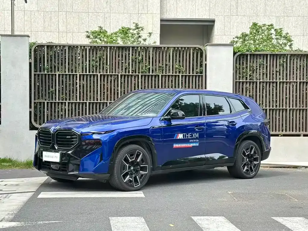 BMW XM — фото 1