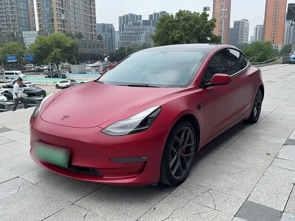 Tesla Model 3 — фото 9