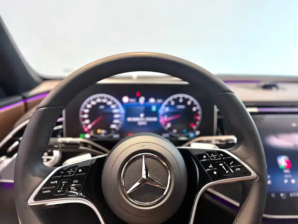 Mercedes-Benz E-Class — фото 8