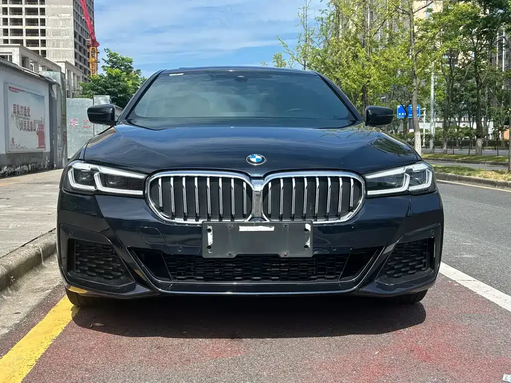 BMW 5 Series — фото 1