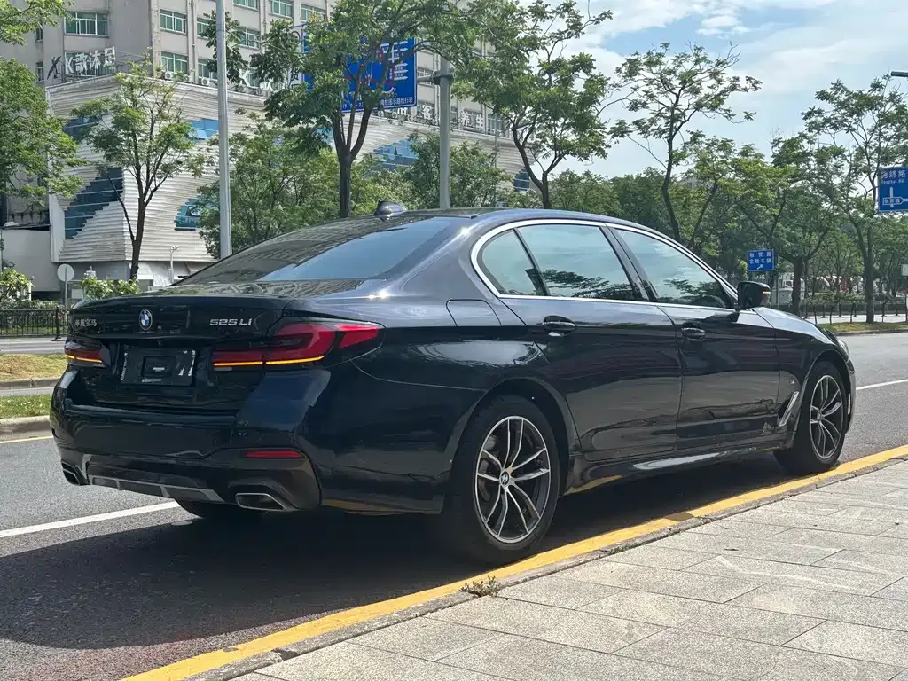 BMW 5 Series — фото 10