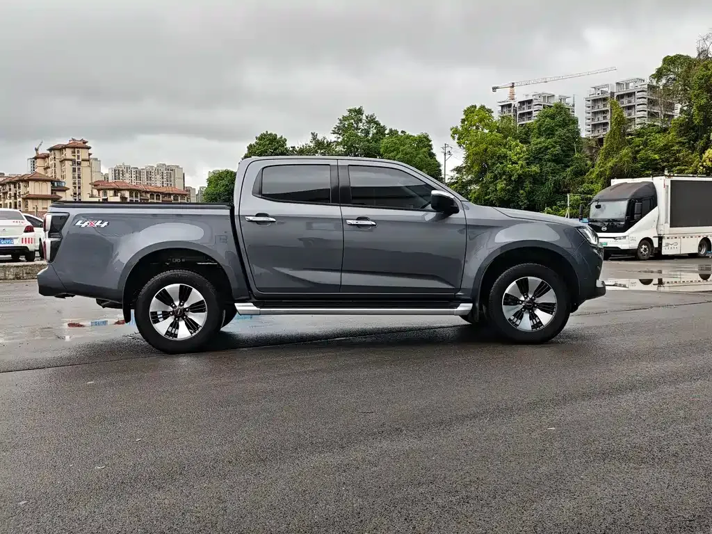 Isuzu D-MAX — фото 9