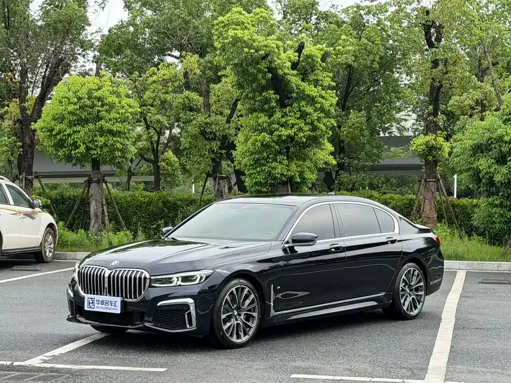 BMW 7 Series — фото 1