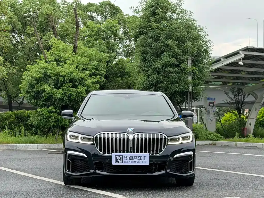 BMW 7 Series — фото 9