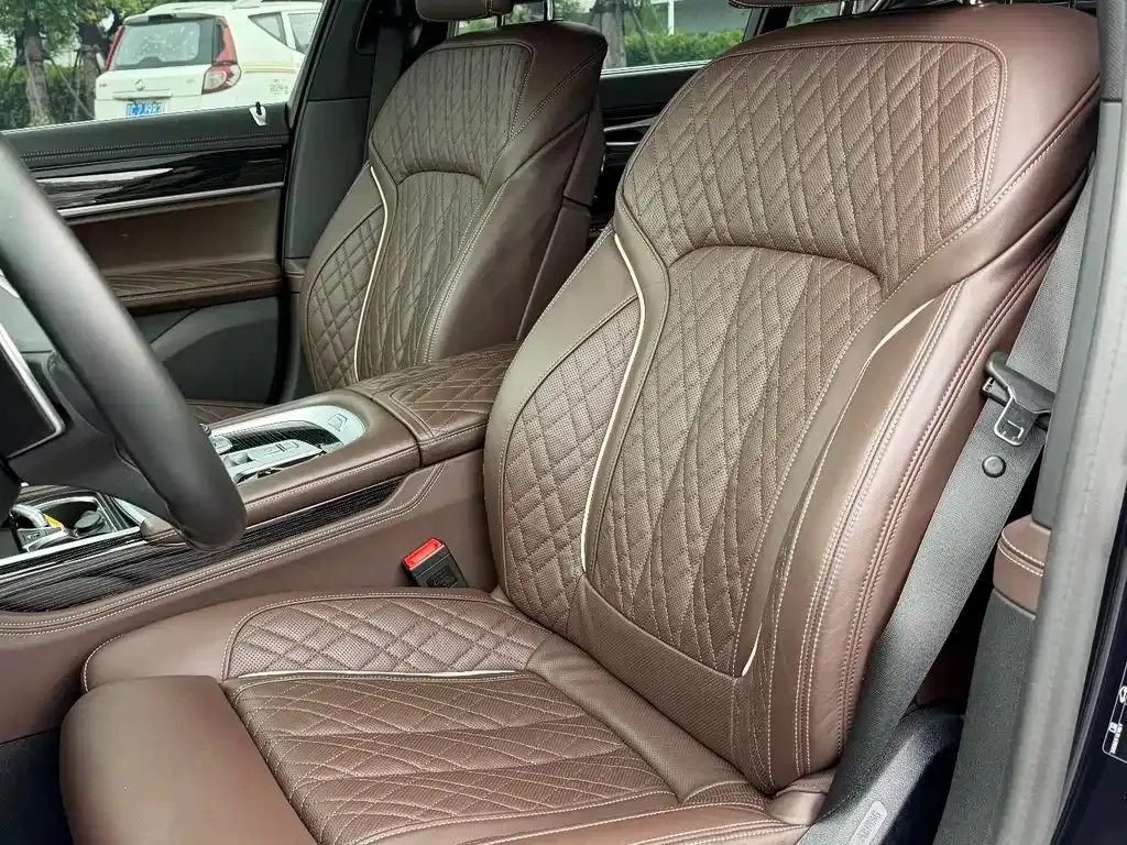 BMW 7 Series — фото 10