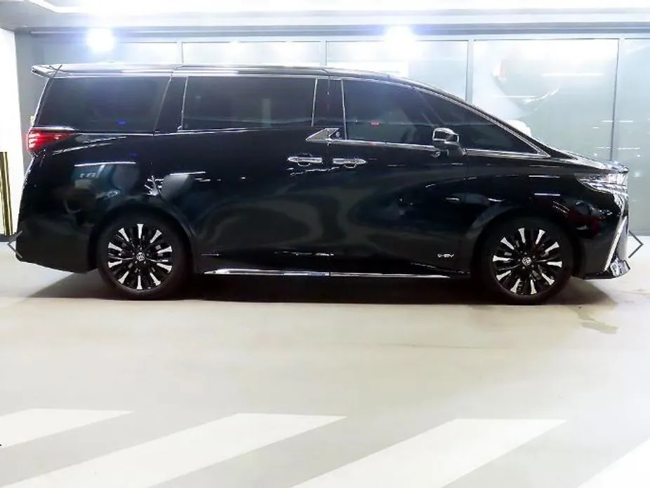 Toyota Alphard — фото 3