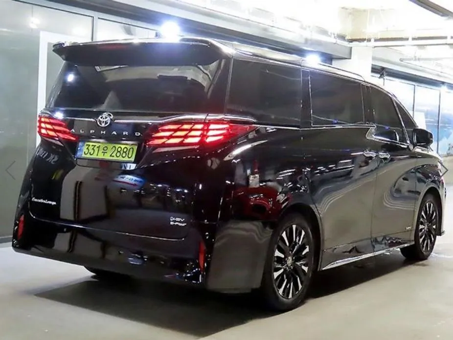 Toyota Alphard — фото 4