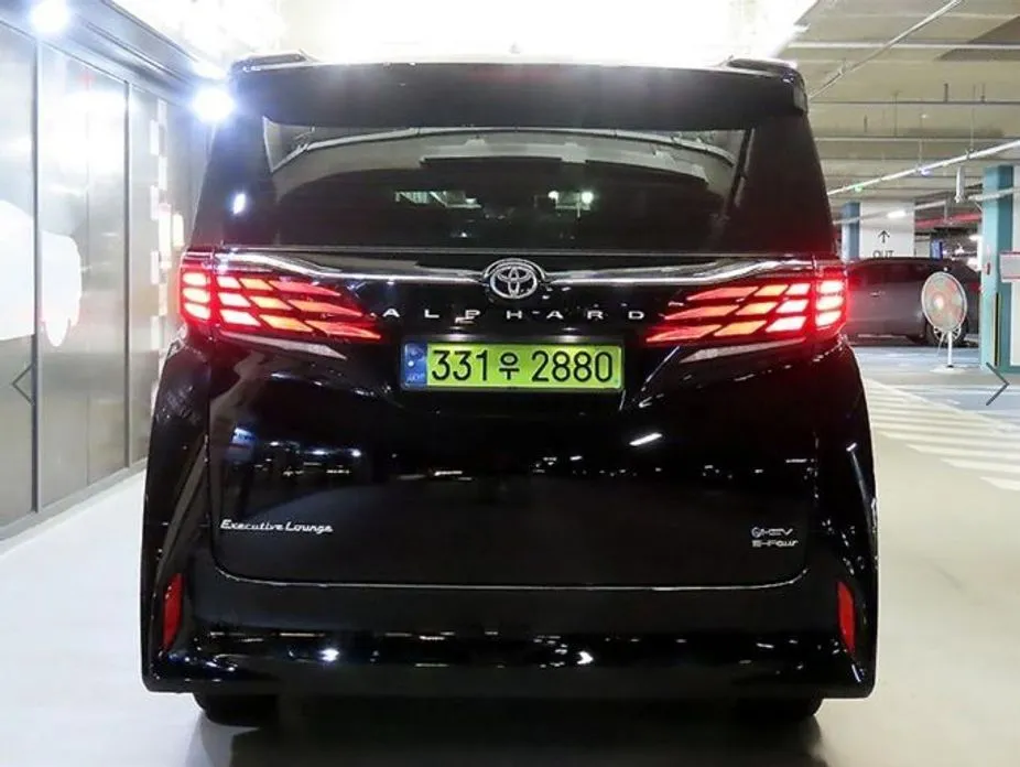 Toyota Alphard — фото 9