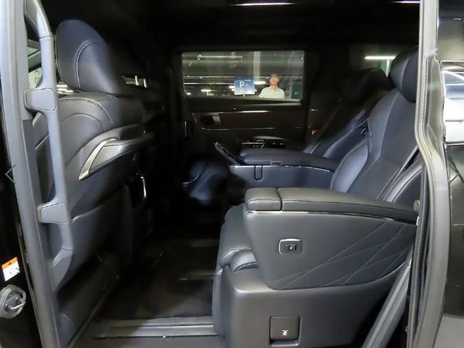 Toyota Alphard — фото 6
