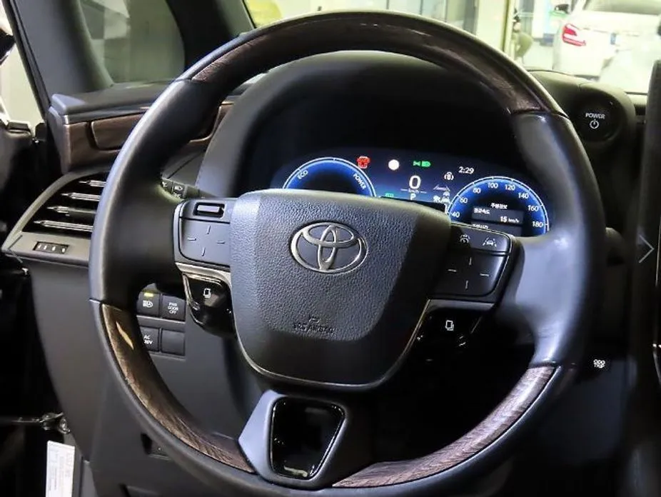 Toyota Alphard — фото 7