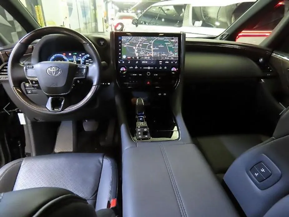 Toyota Alphard — фото 10