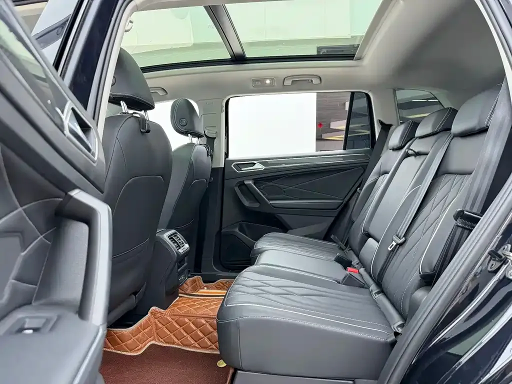Volkswagen Tiguan L — фото 9