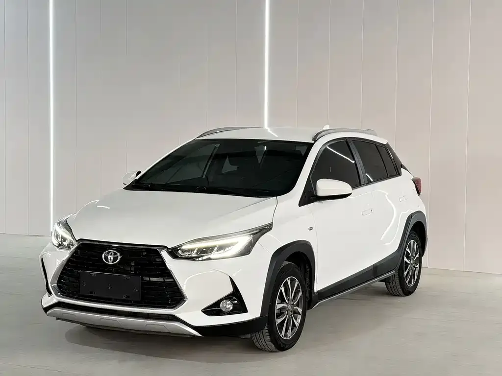Toyota Yaris L — фото 1