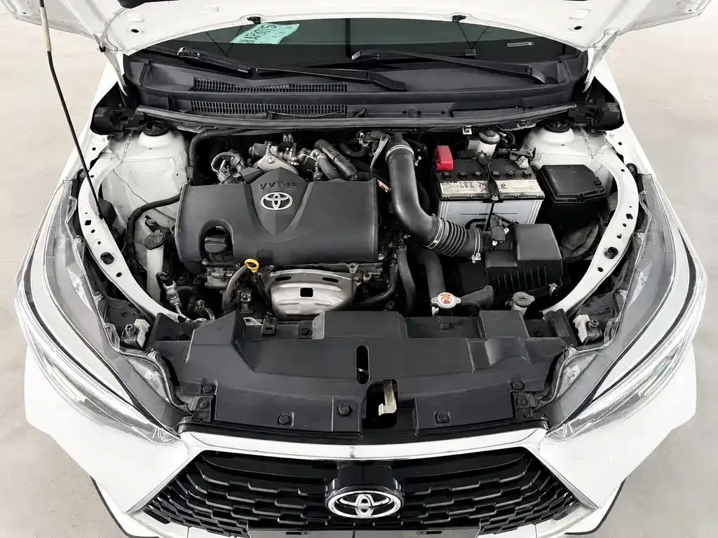 Toyota Yaris L — фото 10