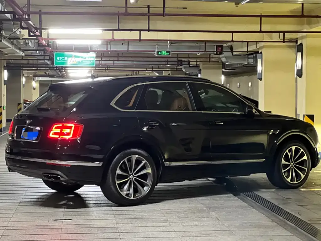 Bentley Bentayga 2022 из CN, фото 8