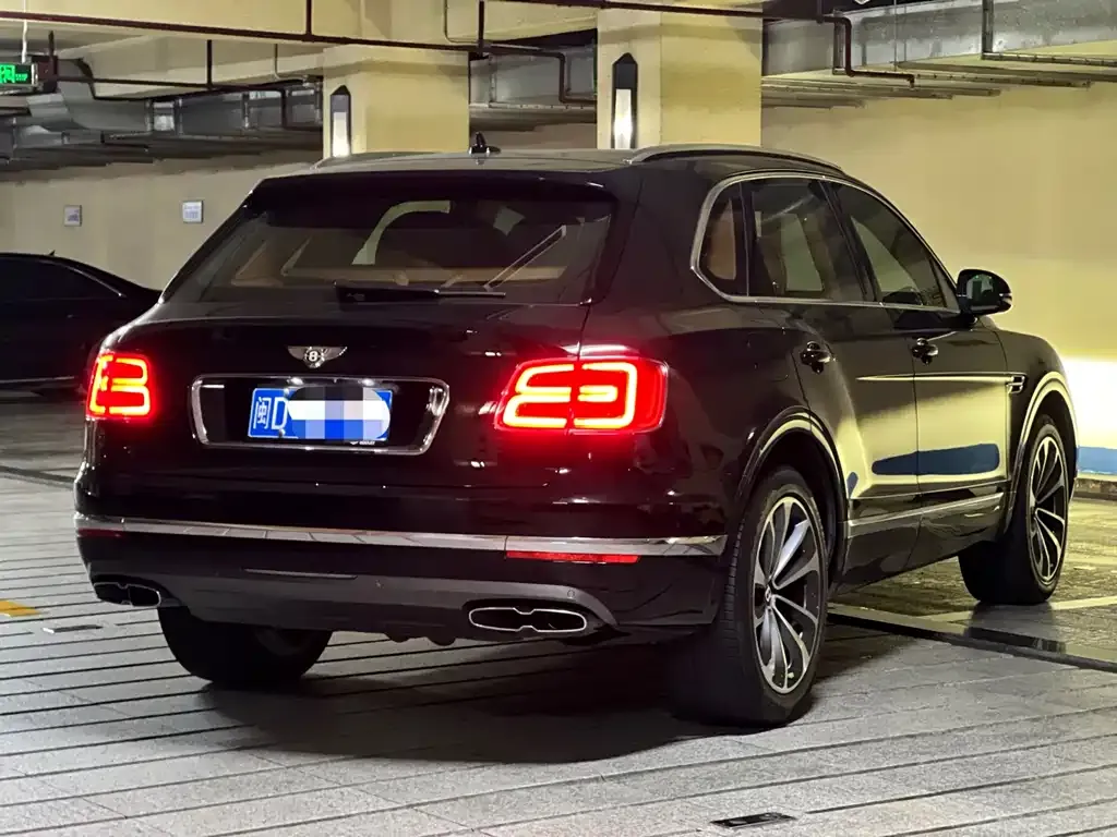 Bentley Bentayga 2022 из CN, фото 6