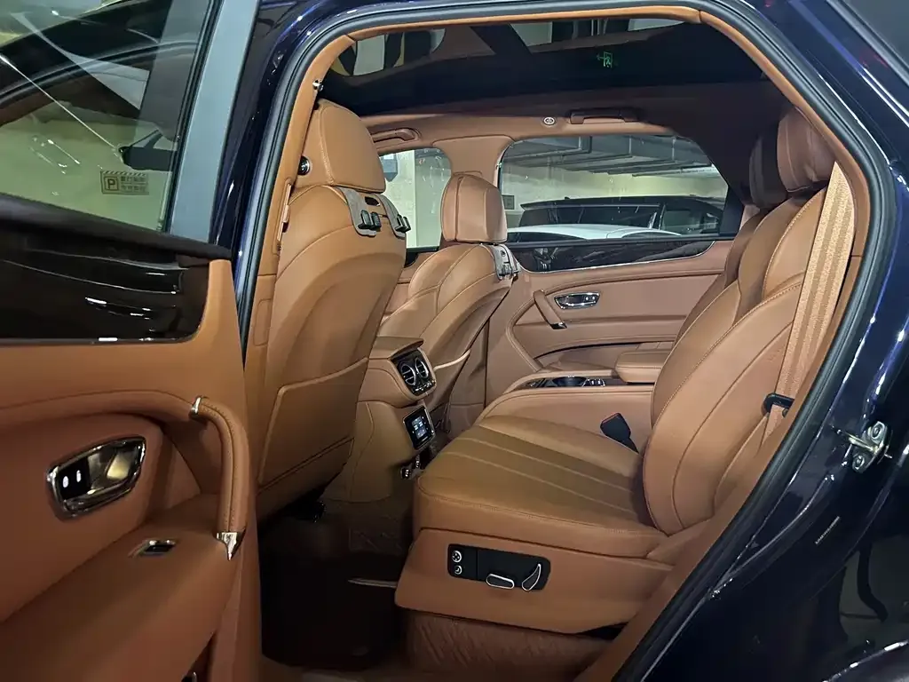 Bentley Bentayga 2022 из CN, фото 7