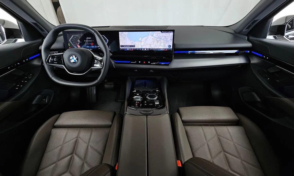 BMW 5-Series 2024 из KR, фото 2