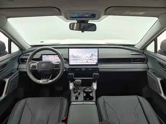 Toyota RAV4 — фото 9