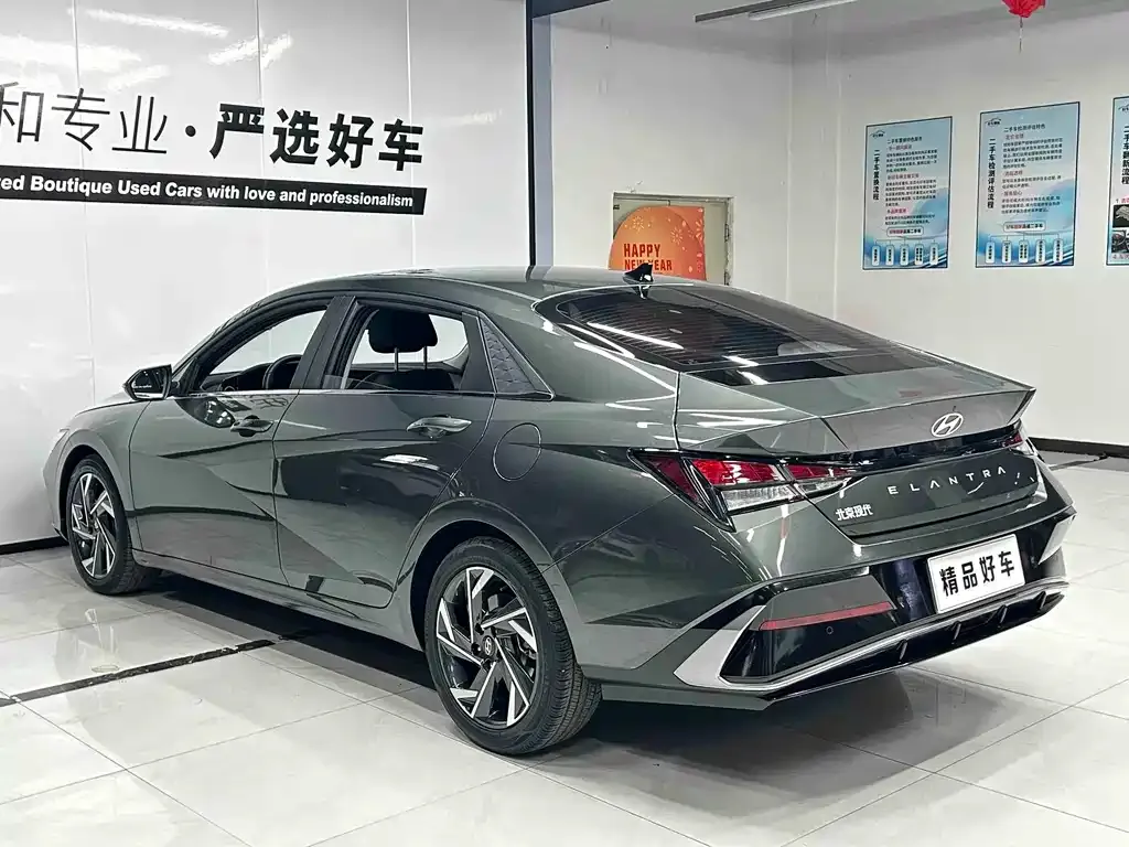 Hyundai Elantra — фото 5