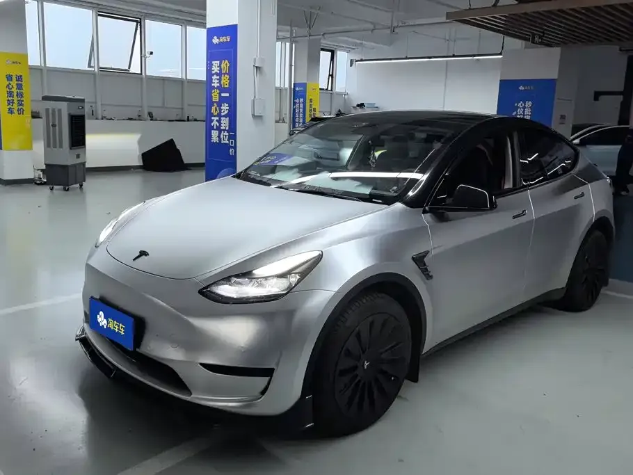 Tesla Model Y — фото 1