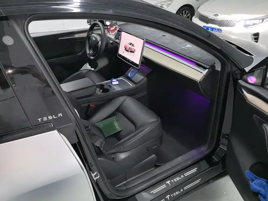 Tesla Model Y — фото 10