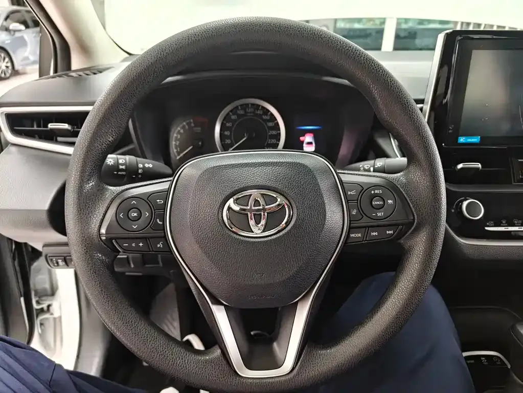 Toyota Corolla — фото 9