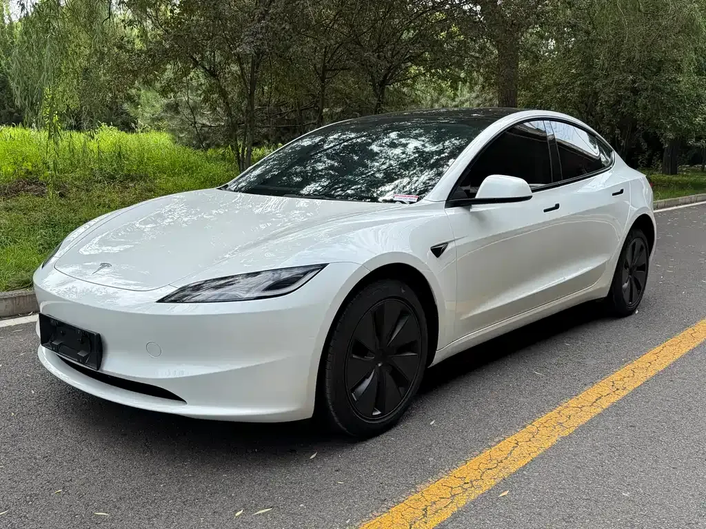 Tesla Model 3 — фото 1