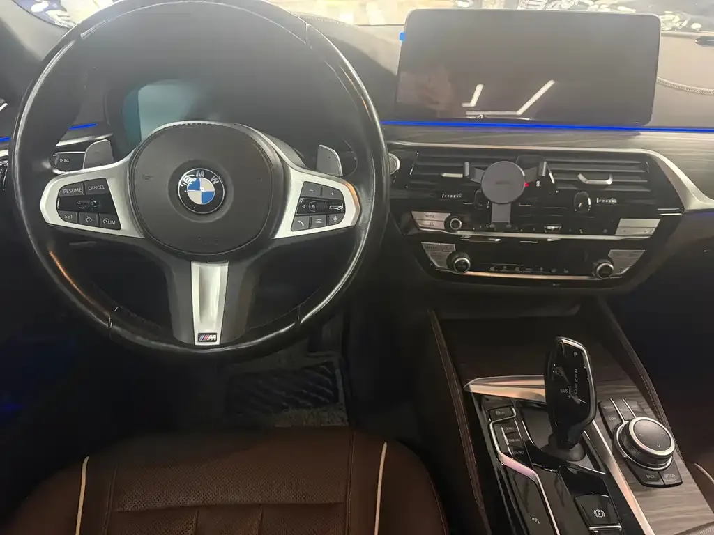 BMW 5 Series — фото 5