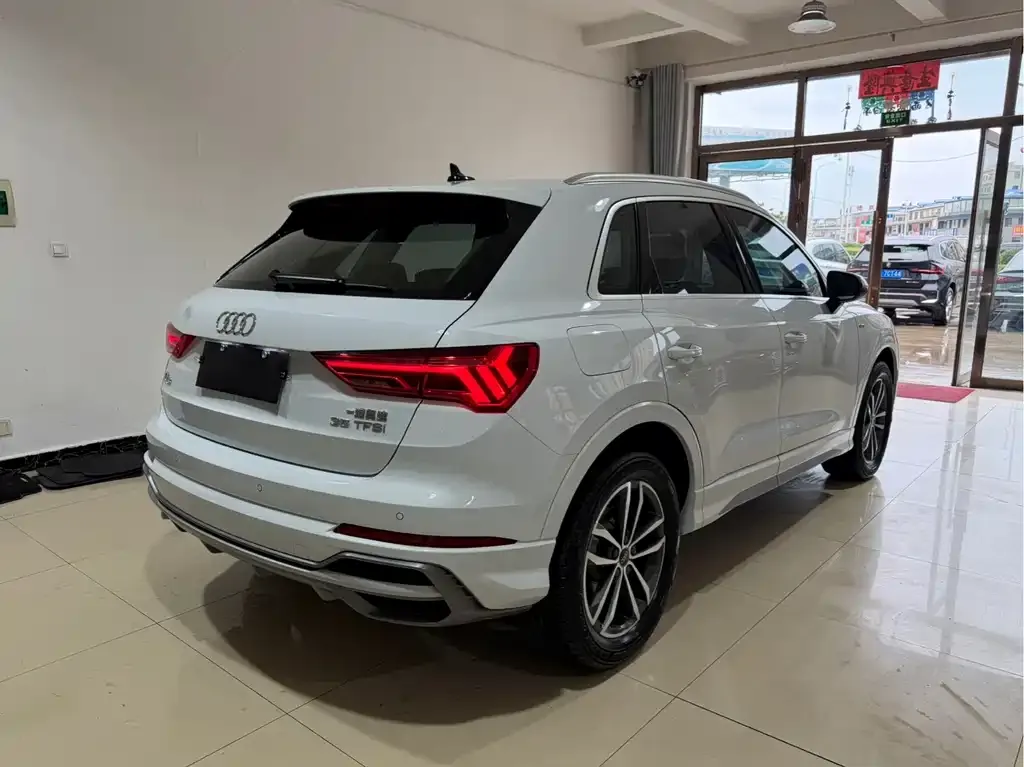 Audi Q3 — фото 10