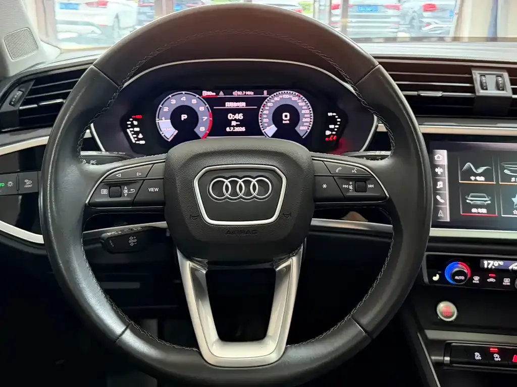 Audi Q3 — фото 9