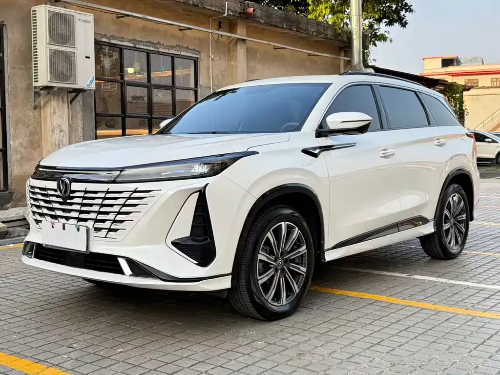 Changan CS75PLUS — фото 1