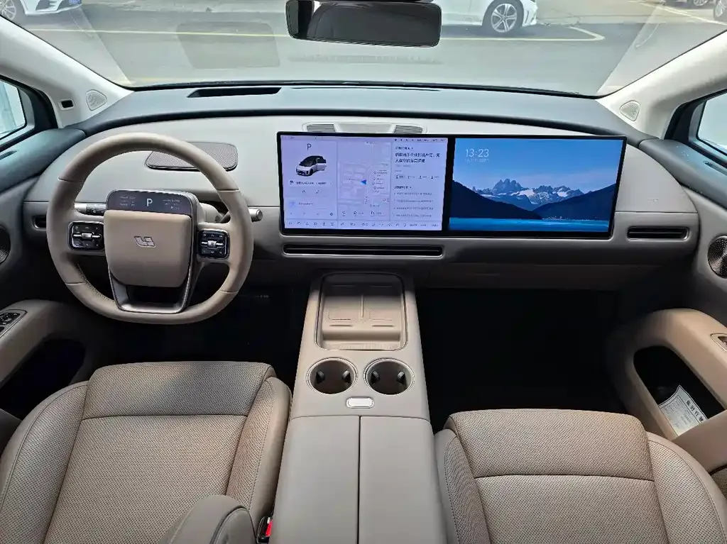 Li Auto i8 — фото 7