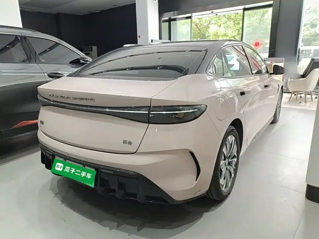 BYD Seal — фото 10