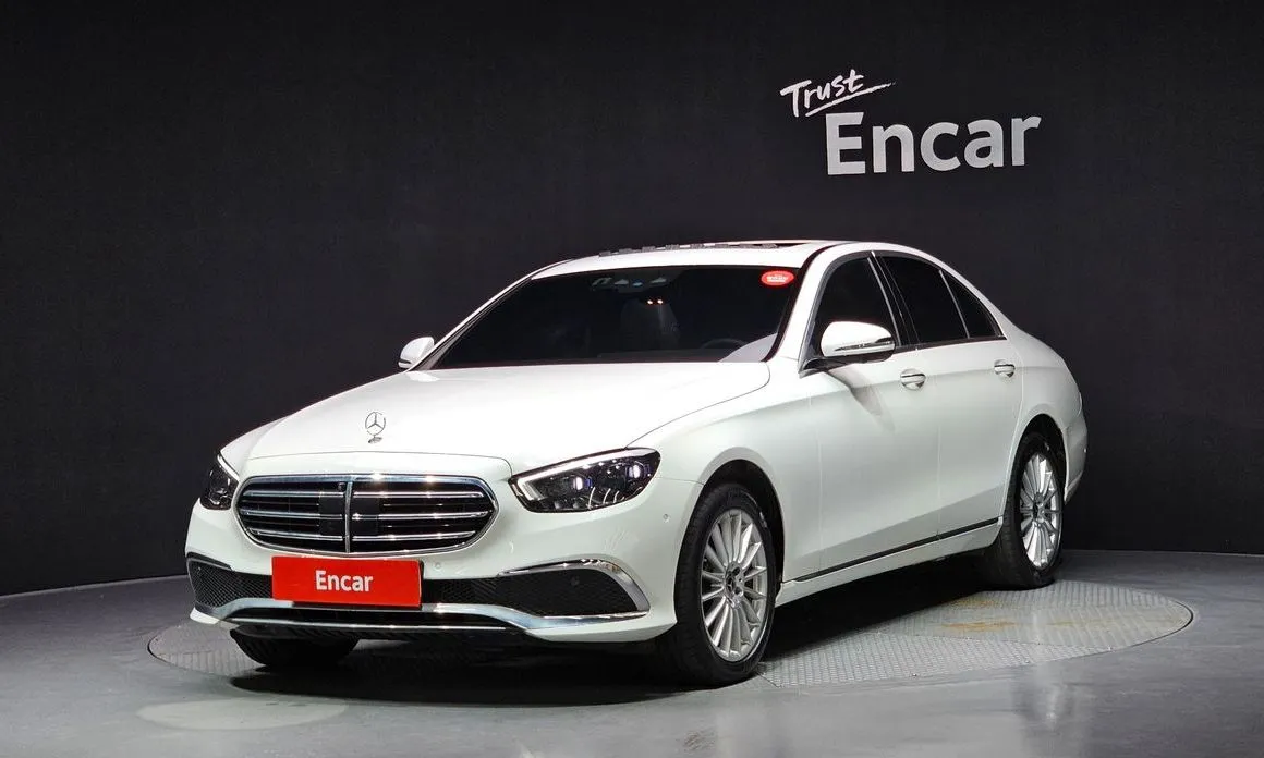 Mercedes-Benz E-Class — фото 1