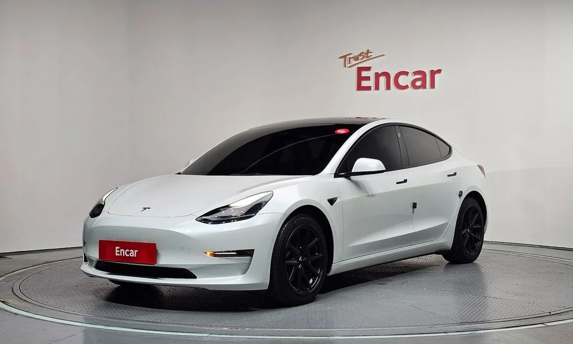 Tesla Model 3 — фото 1