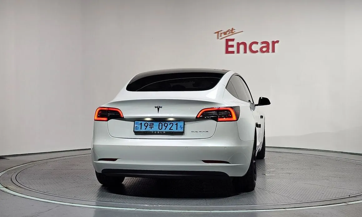 Tesla Model 3 — фото 3