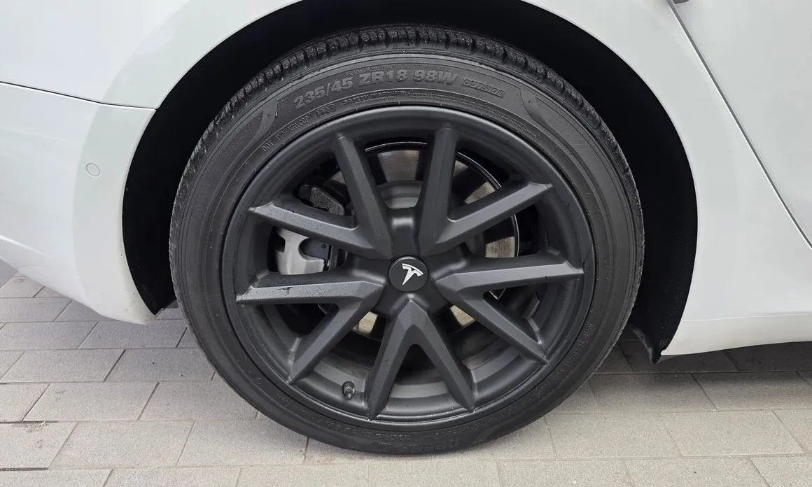 Tesla Model 3 — фото 10